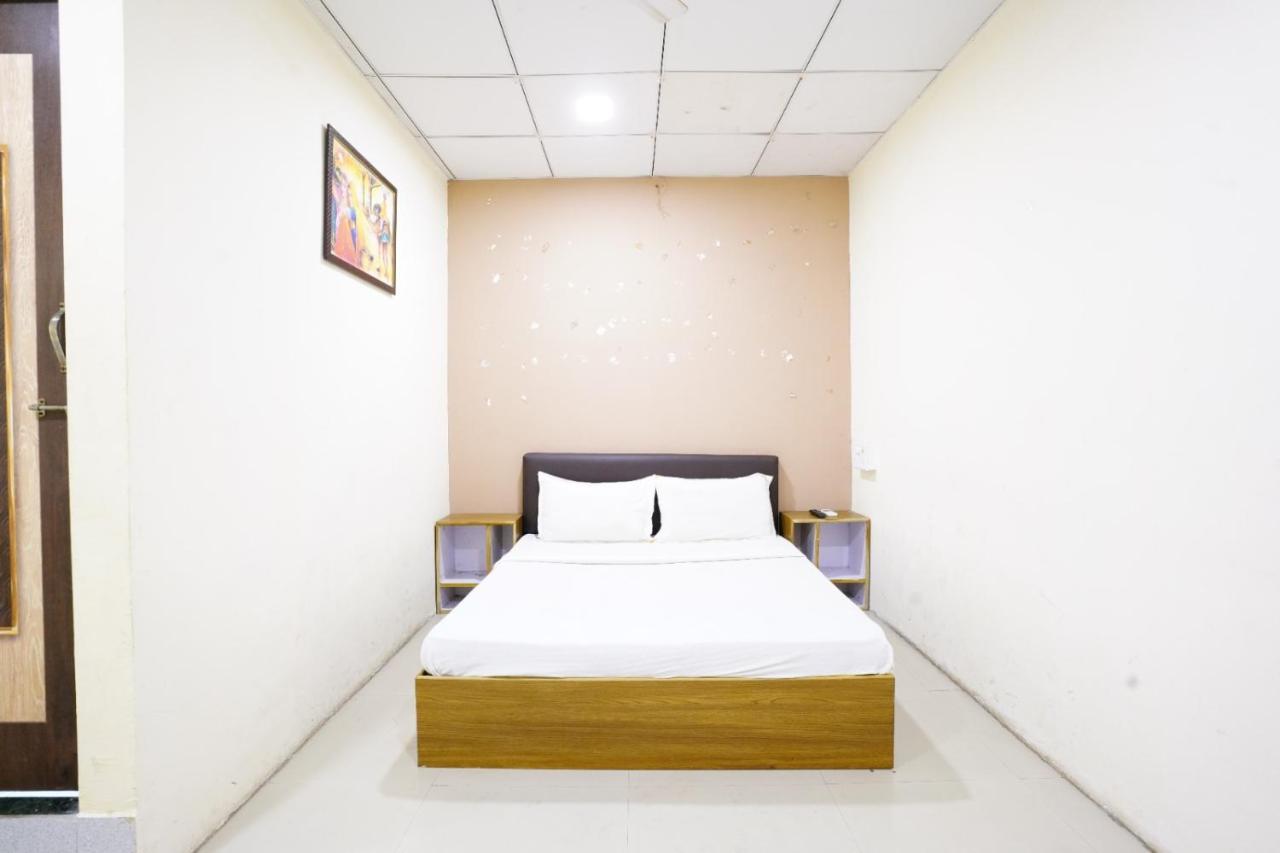 Infinity Rooms & Banquet Surat Exterior foto