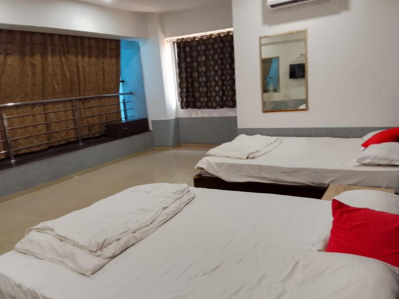 Infinity Rooms & Banquet Surat Exterior foto